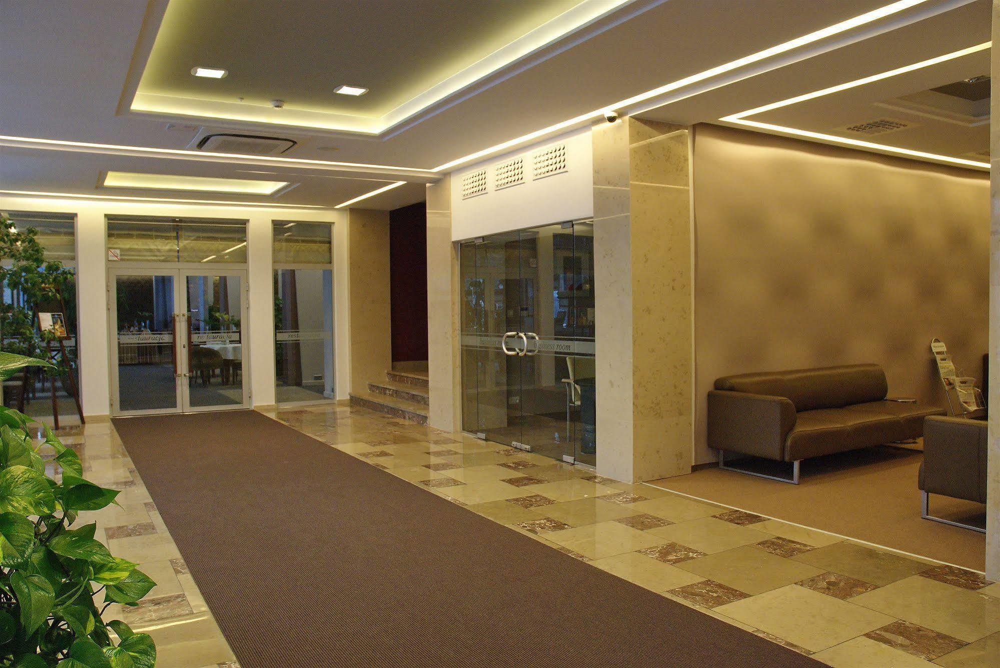 פוזנן Hotel Ikar מראה חיצוני תמונה